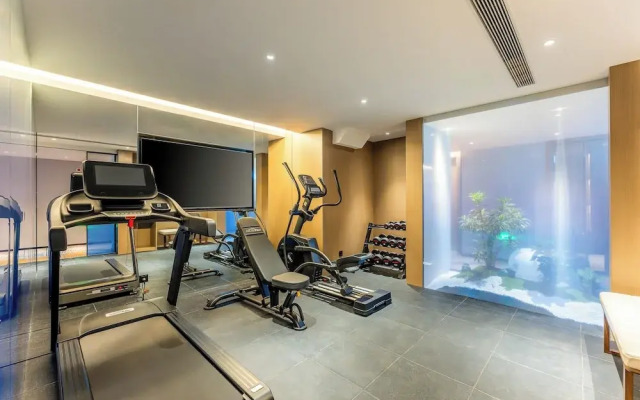 Holiday Inn Express Shanghai Jing'an Temple by IHG