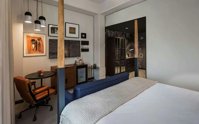 Crossroads Hotel