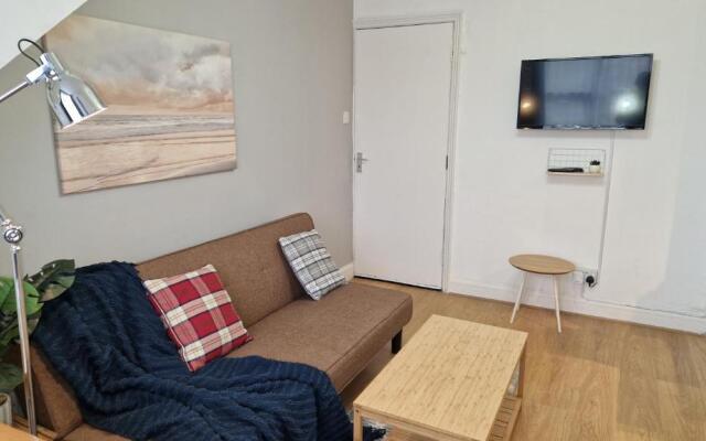 Cosy 1 Bed Apt in Lincoln With Amenities & Parking,