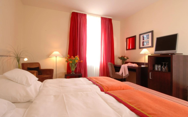 Central Hotel