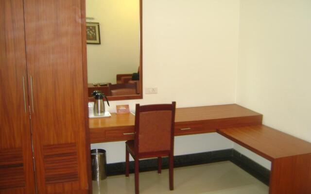Hotel Marina Residency