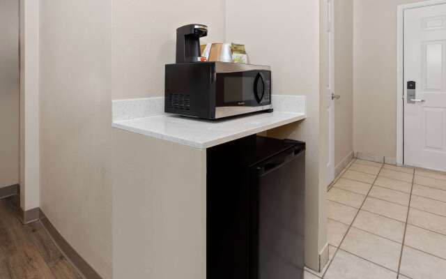OYO Townhouse Houston Brookhollow