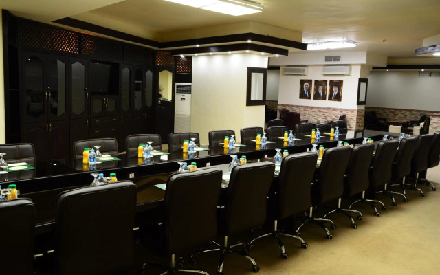 Larsa Hotel