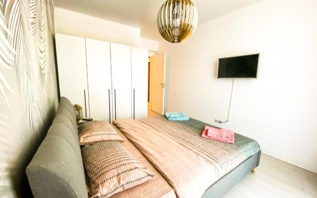 Serene Ambiance 1 BR Apartment with private parking and terrace