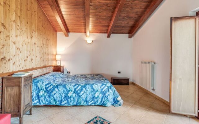 Chalet in Motta Santa Lucia in Greenery