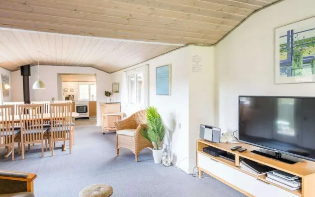 Secluded Pine Tree Cottage-by Traum
