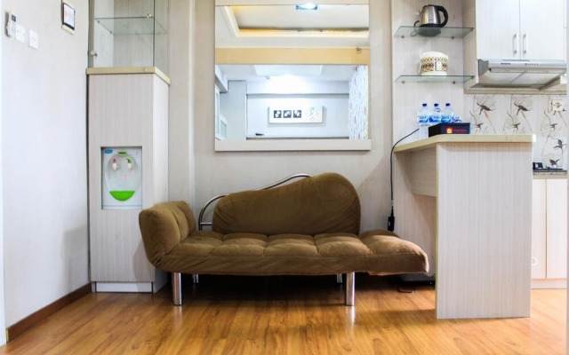 Fully Furnished And Cozy Design 1br Green Pramuka Apartment