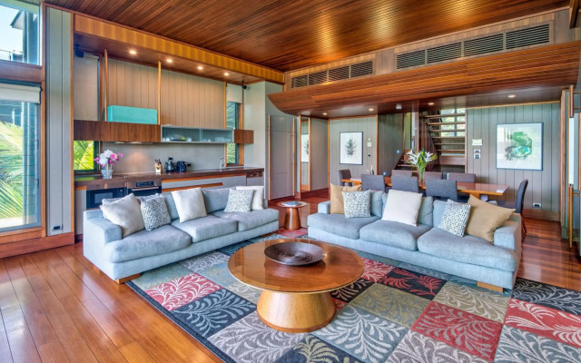 Yacht Club Villas