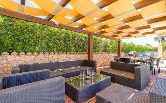 Golfinhos Magnificent Spacious 5 Bedroom Villa