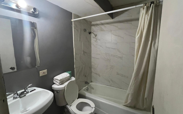 Capital O Empire Motel Chicago I-94