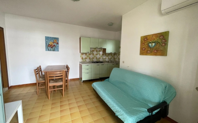 Accommodation With Shared Garden Close to the sea