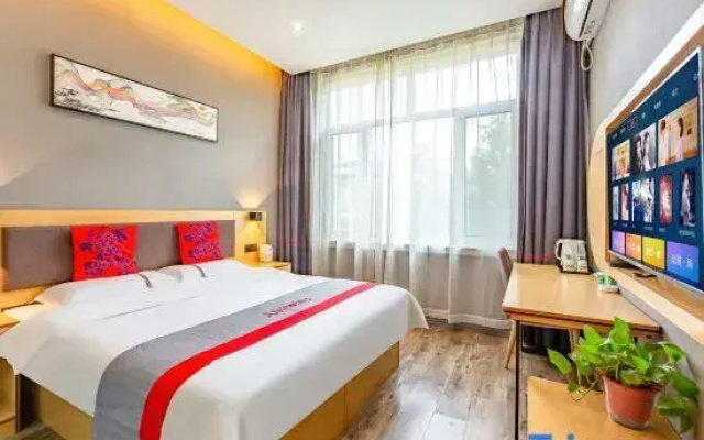 Junyi Chain Hotel (Ancient City of Zhengding Longxing Temple)