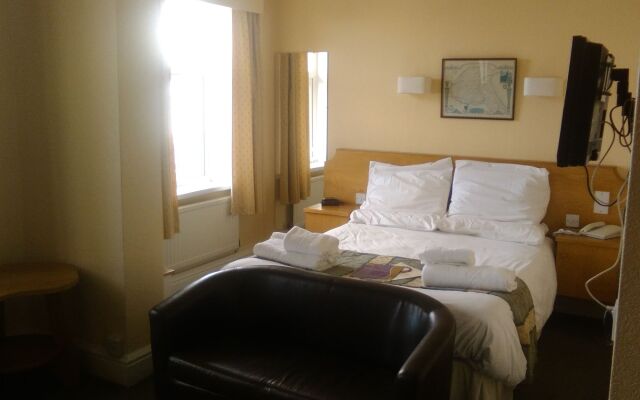Monarch Hotel