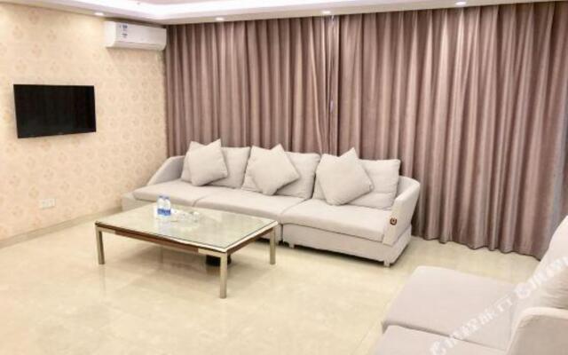 Q+ Bailing Ejia Business Hotel (Shanghai International Tourism Resort)