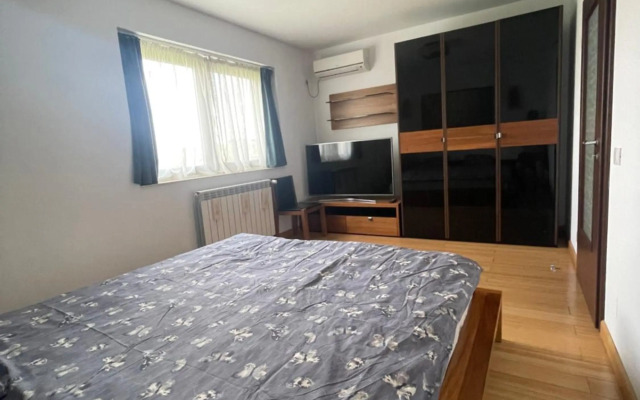 Sunny two room apartment, Baneasa, Petrom City.