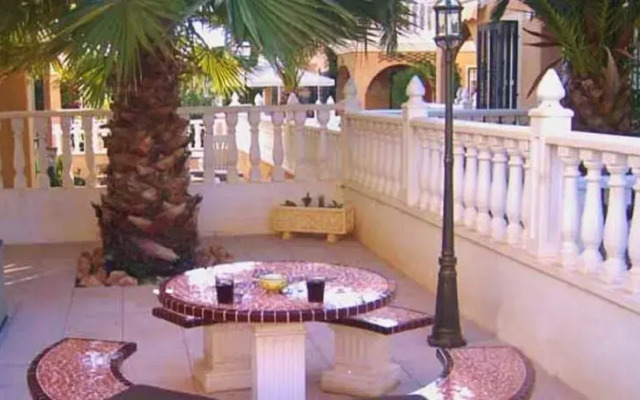HomeRez - Holiday Home Calle Ortosa