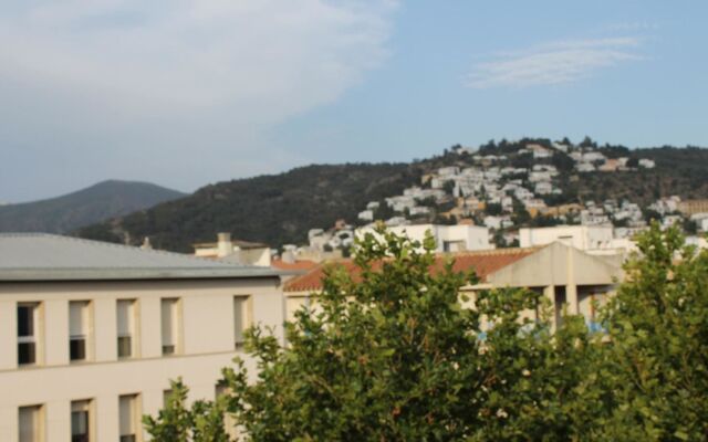 Apartment With 3 Bedrooms in Roses, With Wonderful Mountain View and T