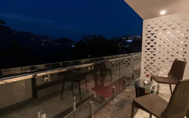 Hotel Seven Oaks
