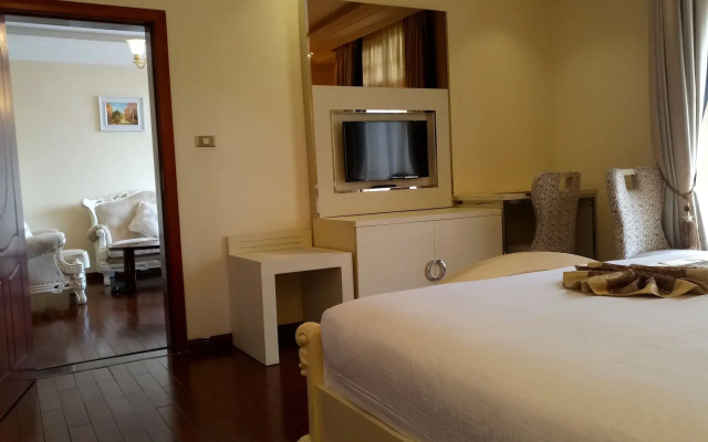 Golden Royal Hotel