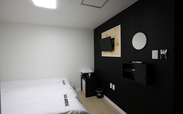 Ekonomy Hotel Myeongdong premier