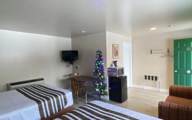 Silver Maple Motel