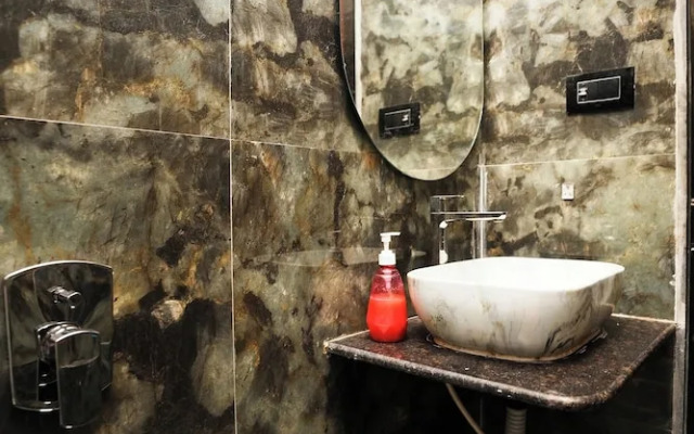 Hotel Versova Inn