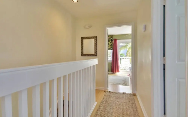 Linger Longer by Avantstay Key West Walkable Gated Community, Shared Pool Week Long Stays Only