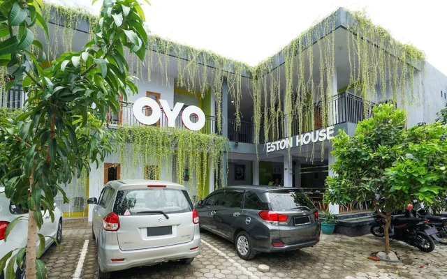 OYO 496 Eston House