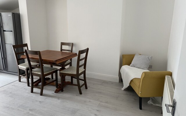Modern Apartment in Nice Area in South London