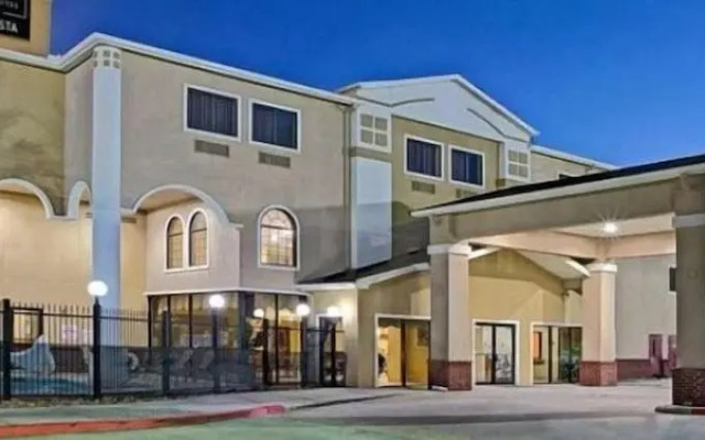 Red Lion Inn & Suites Iah Airport East