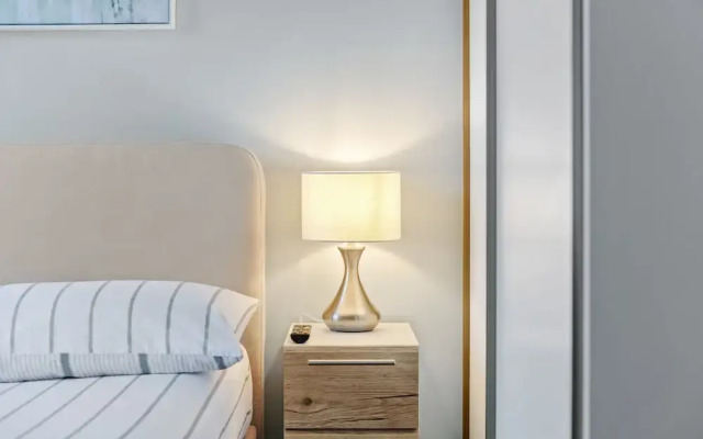 Luxurious ONE Bedroom Apartment IN Bond Street