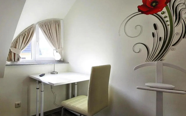 Holiday House Nightingale, Glowe