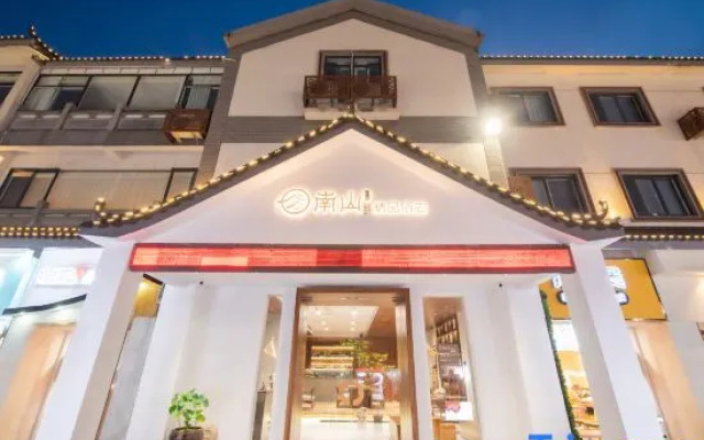 Nanshan Xiaozhu Boutique Hotel (Suning Plaza Hubushan Branch)