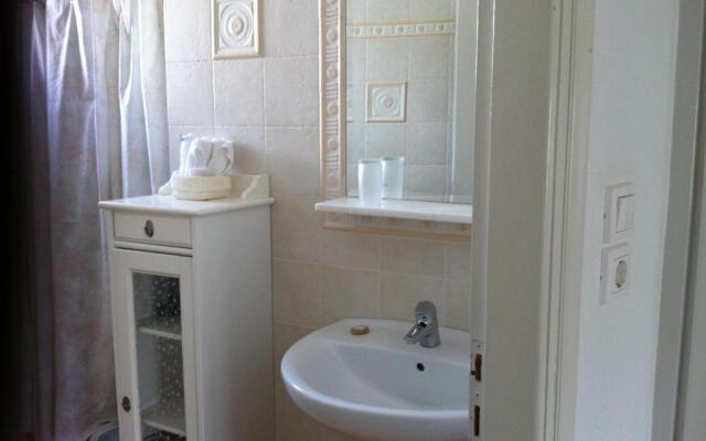 Plori Studios and Apartments