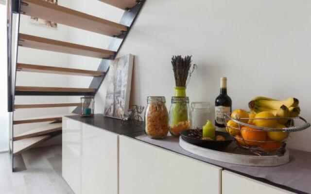 Kent Ridge Loft, Sokolska