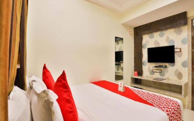 Hotel Red Apple by OYO Rooms