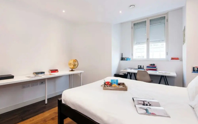 Bright Space Near Sherlock Holmes Museum