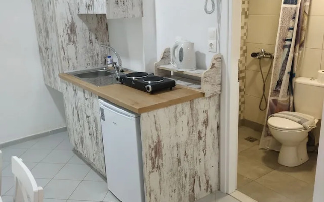 Super Economy Studio Located On the Ground Floor No Balcony