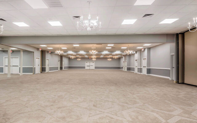 Clarion Hotel Orlando International Airport