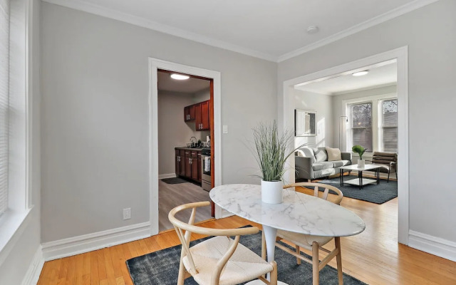 1BR Airy Apt- Barry 2