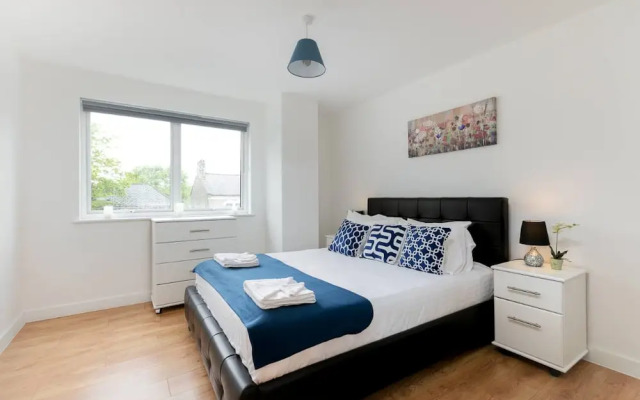 Skyvillion 1bed Enfield Flat W Balcony & Parking