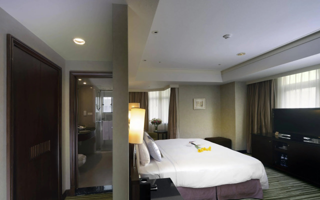 City Lake Hotel