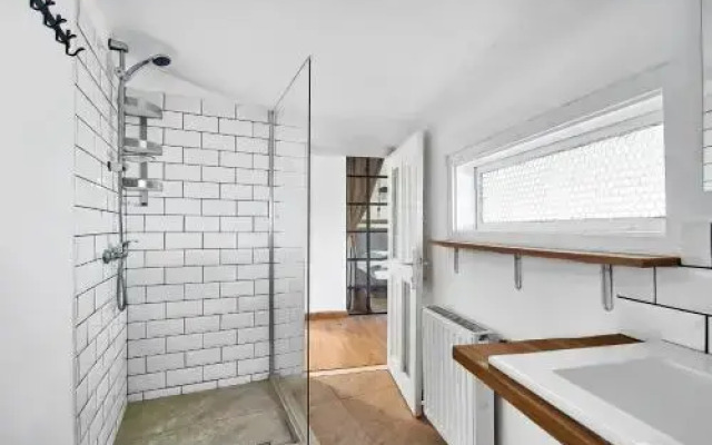 Attic Downtown by CityLife Suites