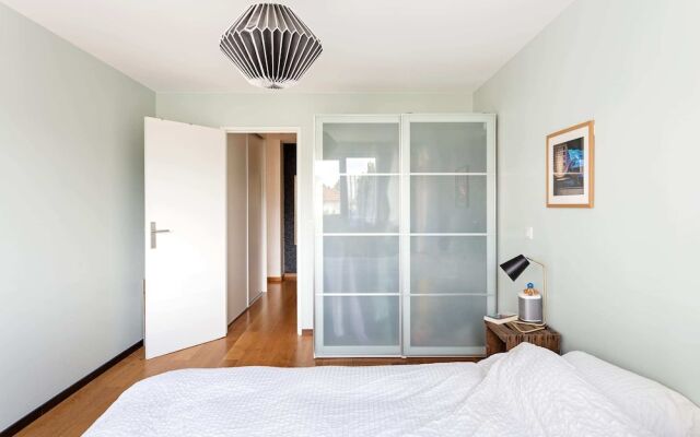 Bright and Modern Apt With Patio in Paris 18th!
