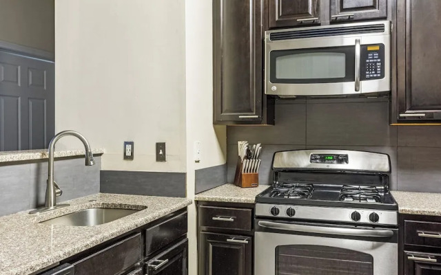 Landing Amazing 2bd, Gym, Pool