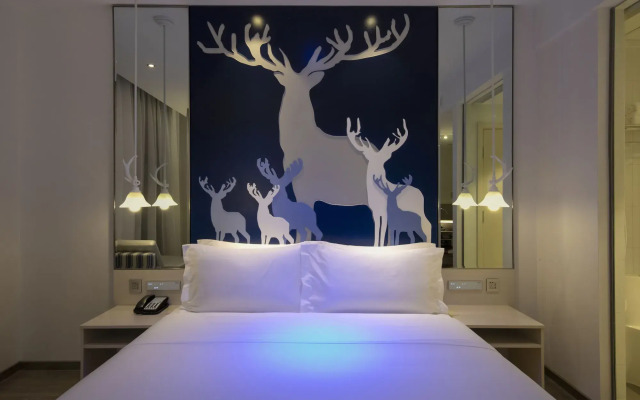 Orange Hotel Select