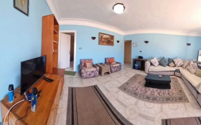 Blue House 4-bed Villa in North Coast Area