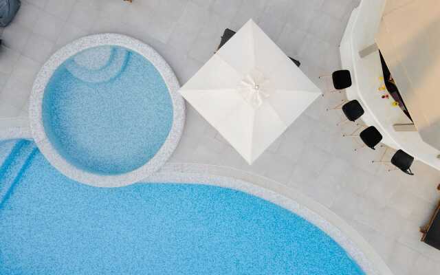 Melidron Hotel & Suites
