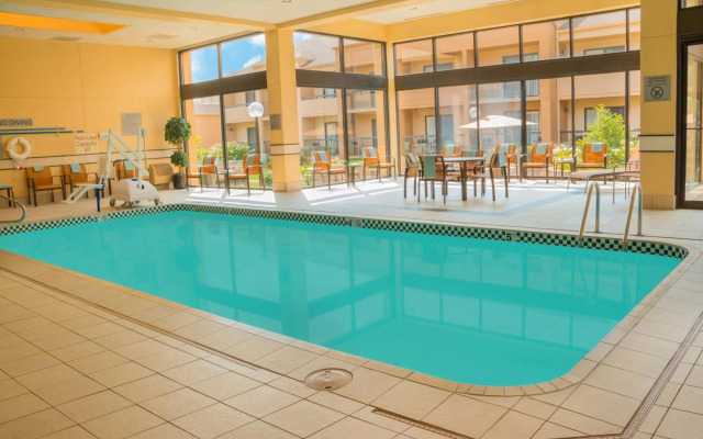 Courtyard by Marriott Chicago Deerfield