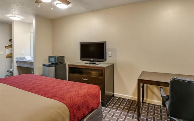 Econo Lodge & Suites Granite City